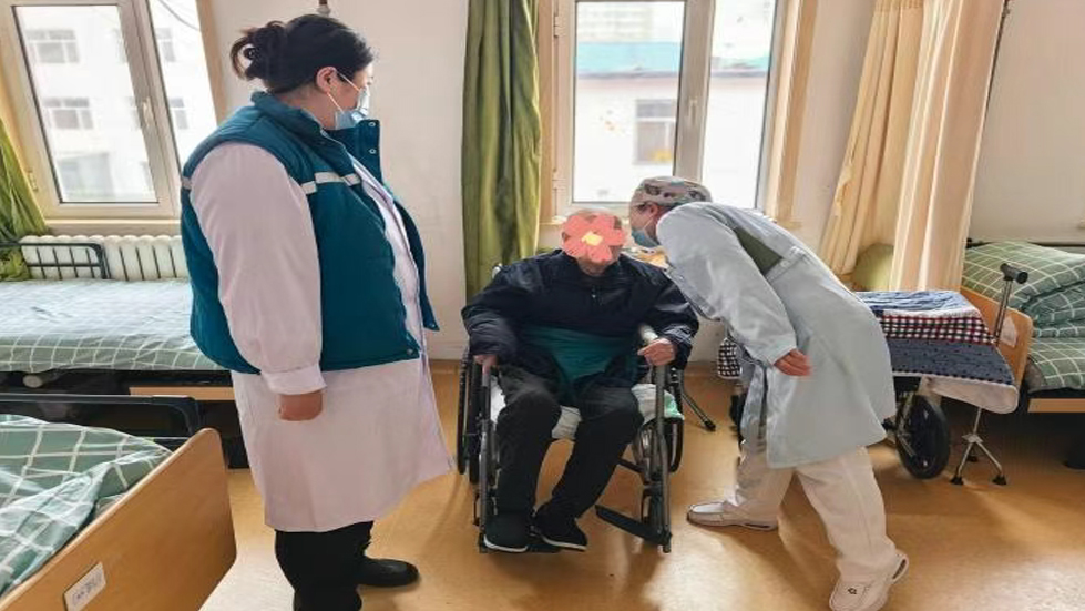 延伸服务触角，传递医患温情——我院重症医学科团队赴三桥社区养老院暖心回访